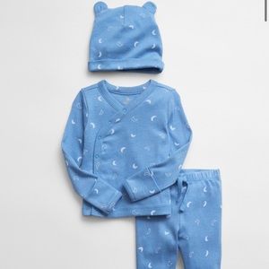 🎯SOLD🎯 WORN ONCE!! Gap China Blue Moons 3 pc. Baby Outfit Set